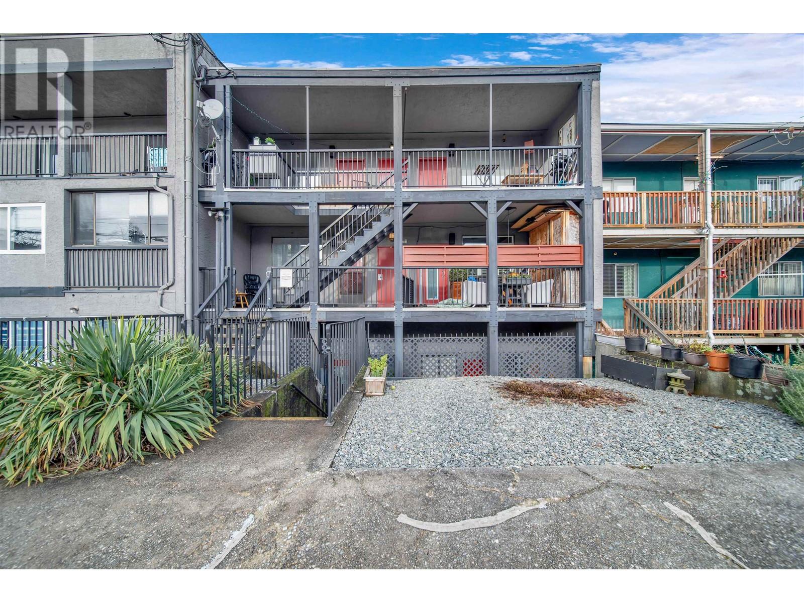 2 862 E BROADWAY, Vancouver