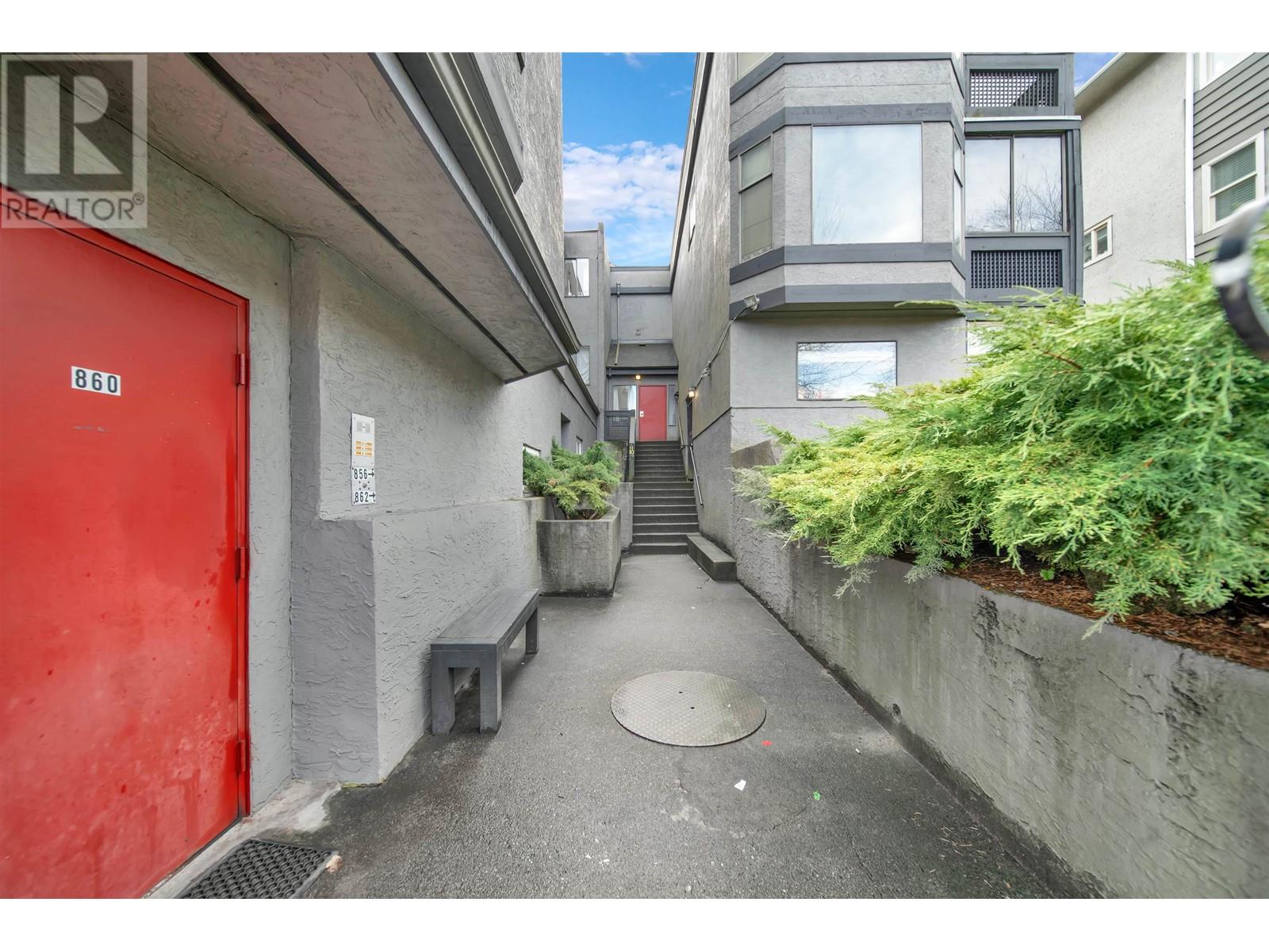 Listing Picture 16 of 24 : 2 862 E BROADWAY, Vancouver / 溫哥華 - 魯藝地產 Yvonne Lu Group - MLS Medallion Club Member