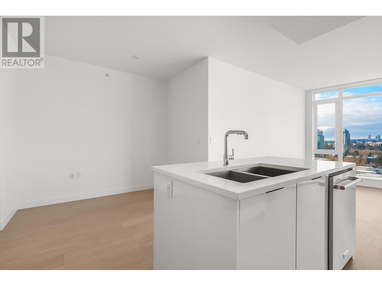Listing Picture 7 of 31 : 1602 7683 PARK CRESCENT, Burnaby / 本拿比 - 魯藝地產 Yvonne Lu Group - MLS Medallion Club Member