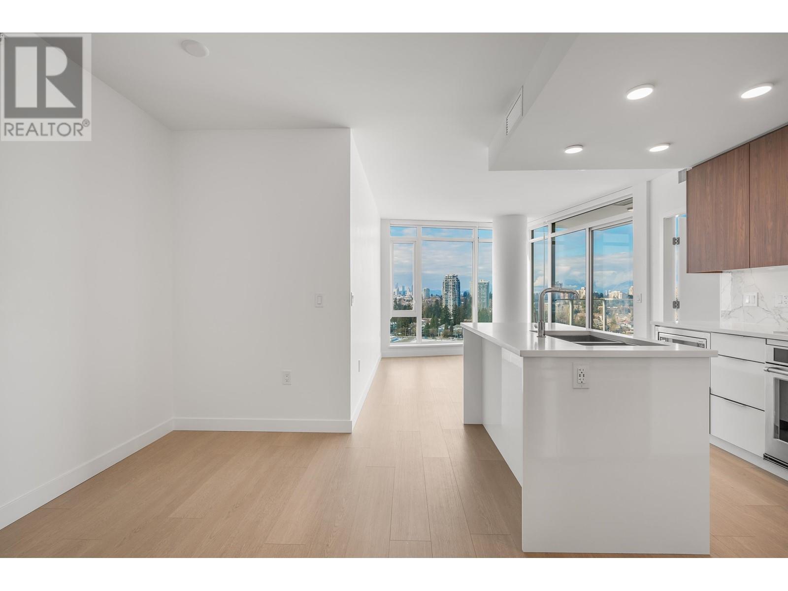 Listing Picture 3 of 31 : 1602 7683 PARK CRESCENT, Burnaby / 本拿比 - 魯藝地產 Yvonne Lu Group - MLS Medallion Club Member