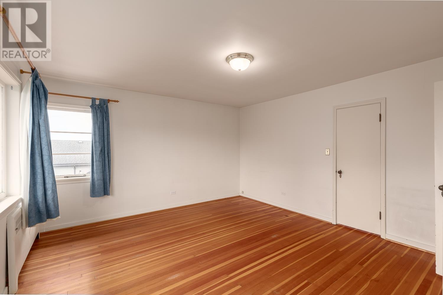 Listing Picture 14 of 35 : 3756 PANDORA STREET, Burnaby / 本拿比 - 魯藝地產 Yvonne Lu Group - MLS Medallion Club Member