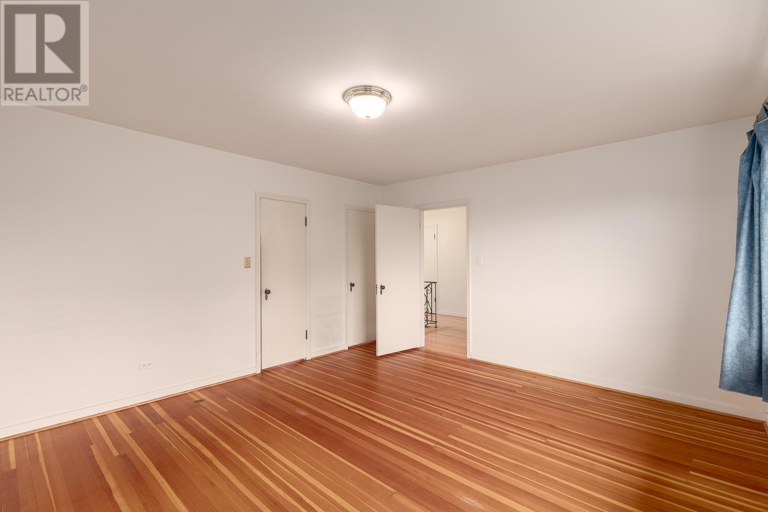 Listing Picture 15 of 35 : 3756 PANDORA STREET, Burnaby / 本拿比 - 魯藝地產 Yvonne Lu Group - MLS Medallion Club Member