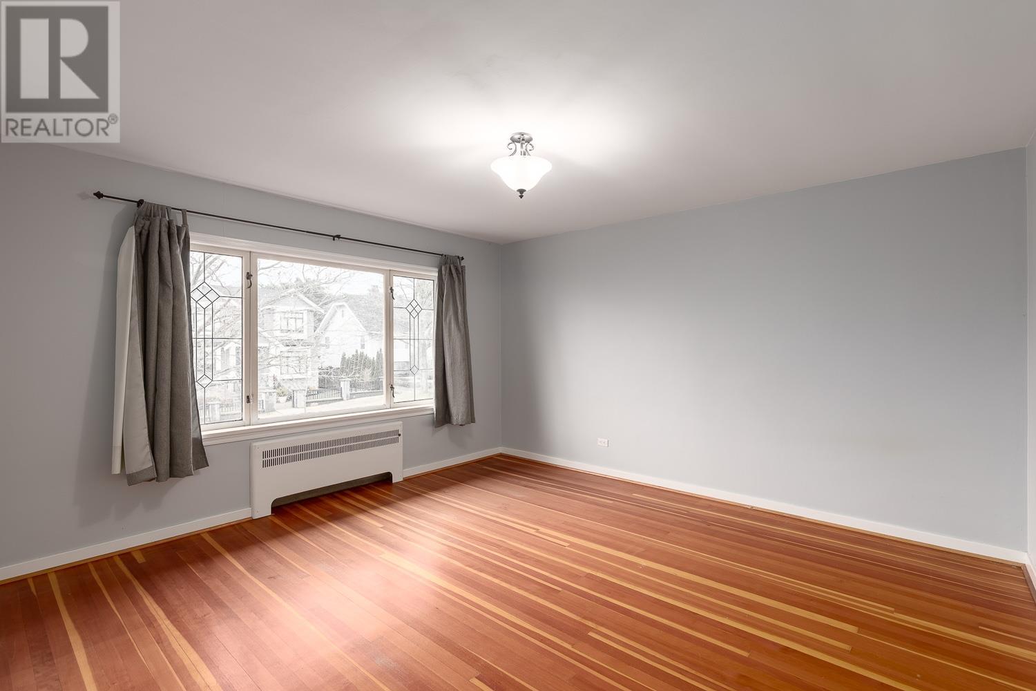 Listing Picture 16 of 35 : 3756 PANDORA STREET, Burnaby / 本拿比 - 魯藝地產 Yvonne Lu Group - MLS Medallion Club Member