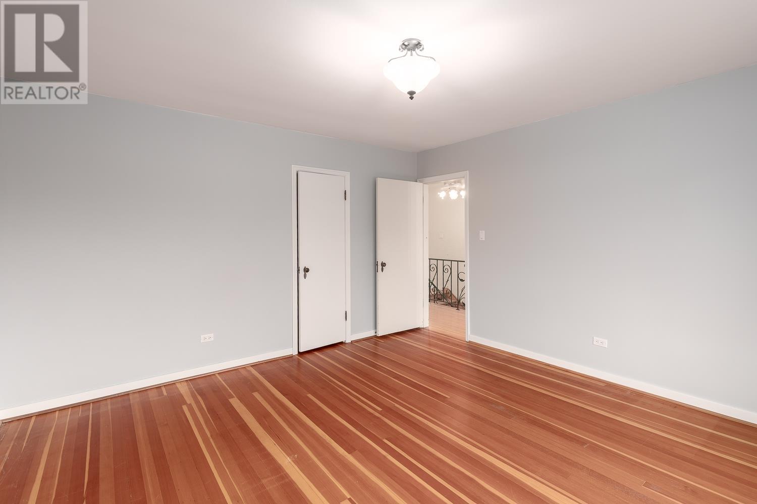 Listing Picture 18 of 35 : 3756 PANDORA STREET, Burnaby / 本拿比 - 魯藝地產 Yvonne Lu Group - MLS Medallion Club Member