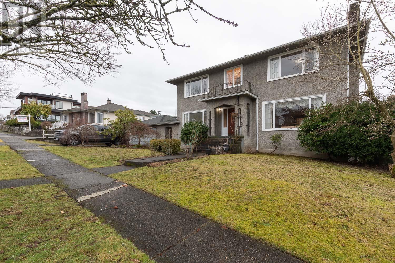 Listing Picture 2 of 35 : 3756 PANDORA STREET, Burnaby / 本拿比 - 魯藝地產 Yvonne Lu Group - MLS Medallion Club Member