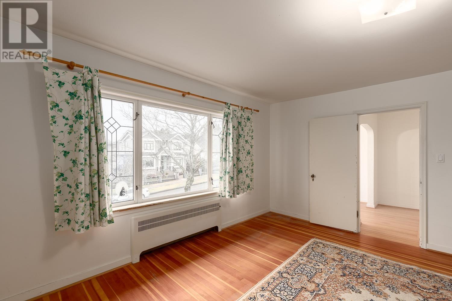 Listing Picture 22 of 35 : 3756 PANDORA STREET, Burnaby / 本拿比 - 魯藝地產 Yvonne Lu Group - MLS Medallion Club Member
