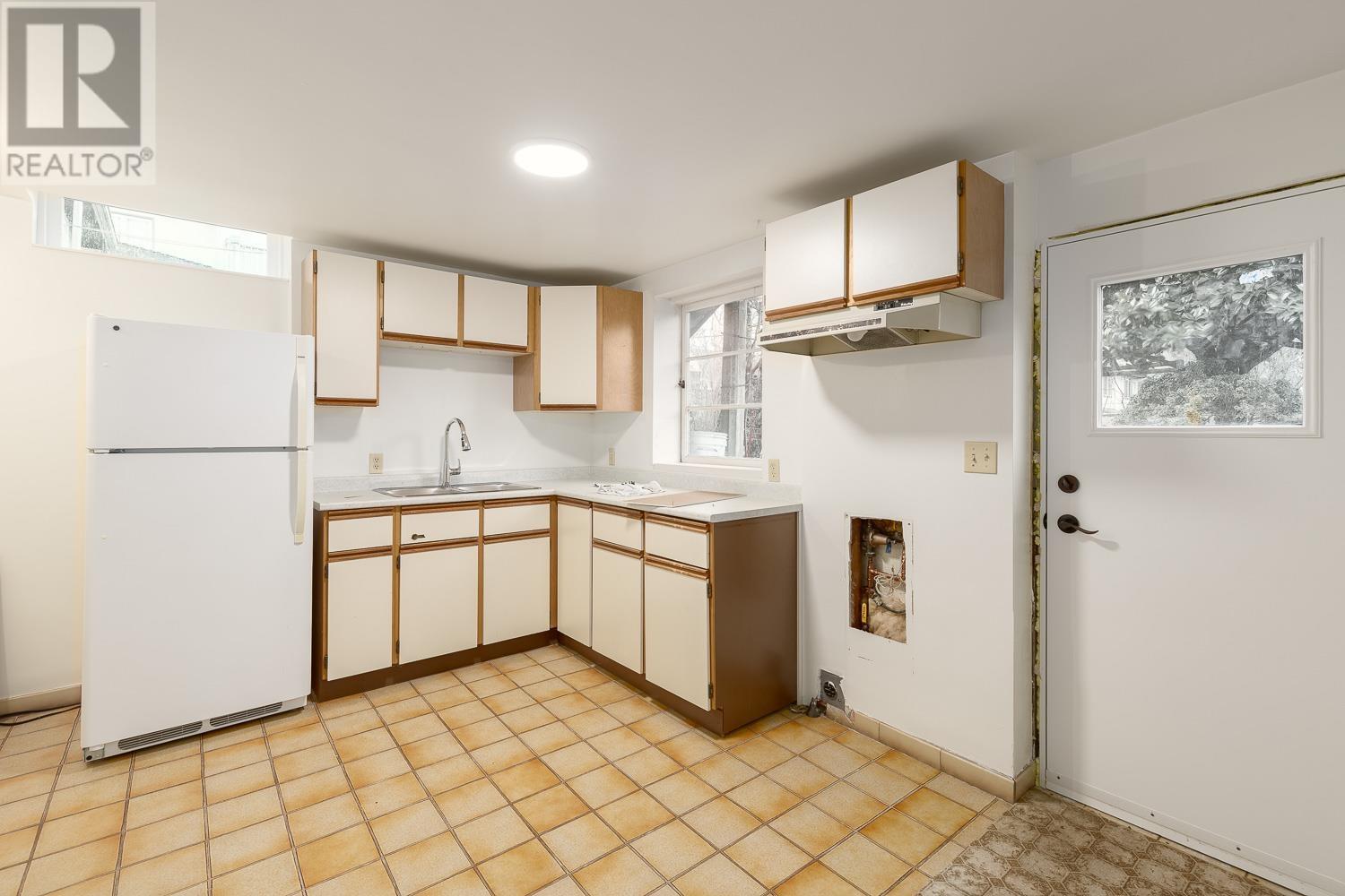 Listing Picture 23 of 35 : 3756 PANDORA STREET, Burnaby / 本拿比 - 魯藝地產 Yvonne Lu Group - MLS Medallion Club Member