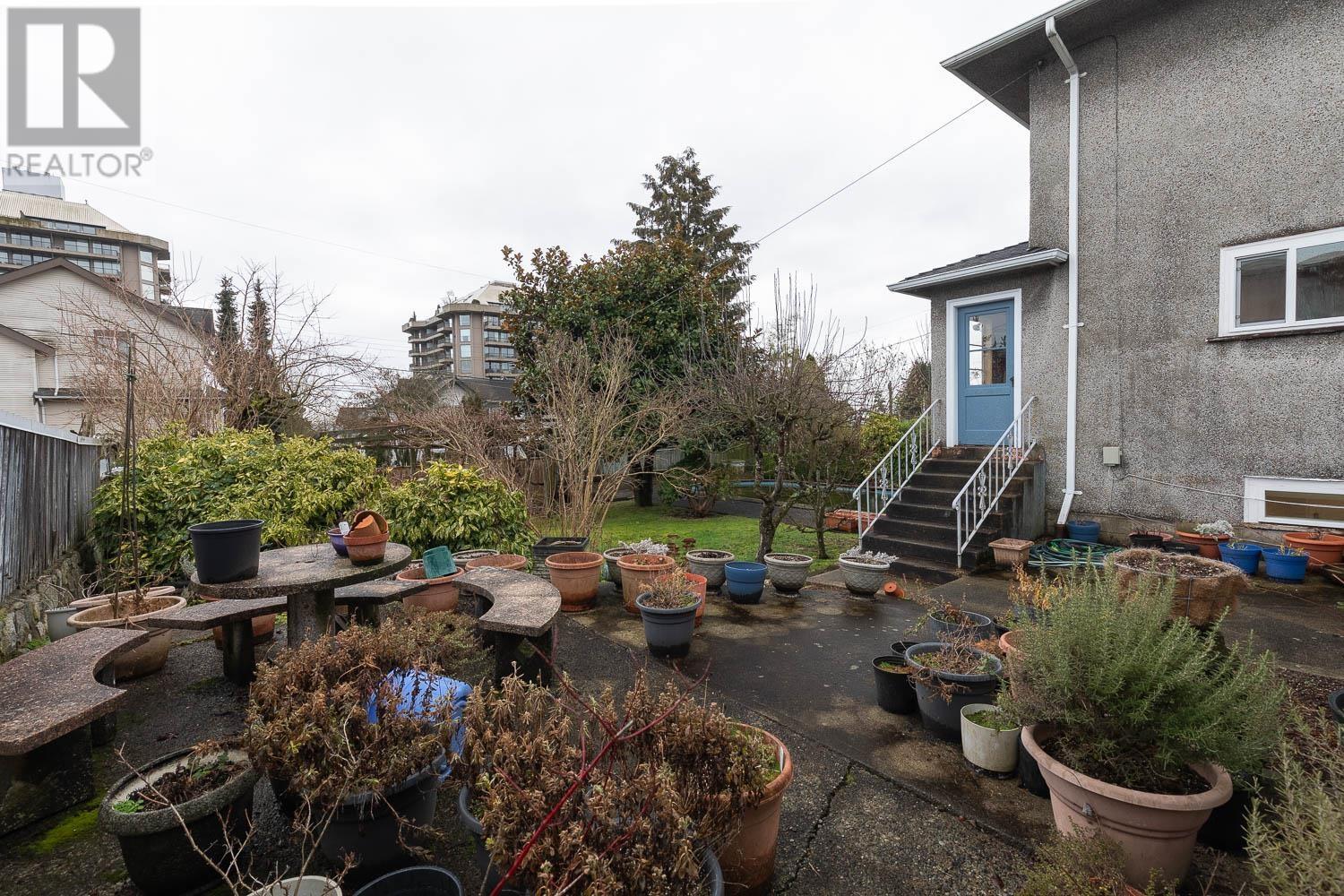 Listing Picture 24 of 35 : 3756 PANDORA STREET, Burnaby / 本拿比 - 魯藝地產 Yvonne Lu Group - MLS Medallion Club Member