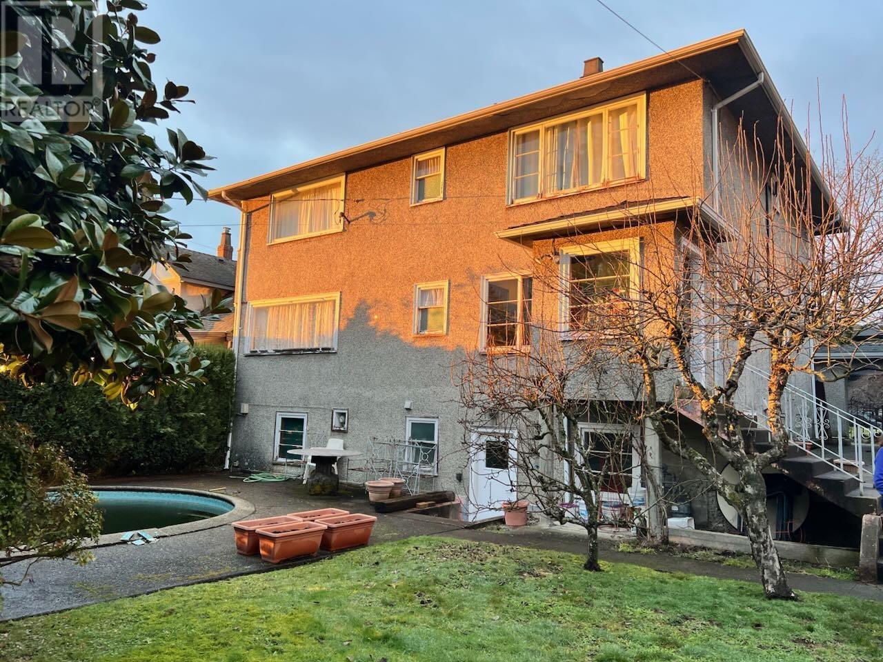 Listing Picture 31 of 35 : 3756 PANDORA STREET, Burnaby / 本拿比 - 魯藝地產 Yvonne Lu Group - MLS Medallion Club Member