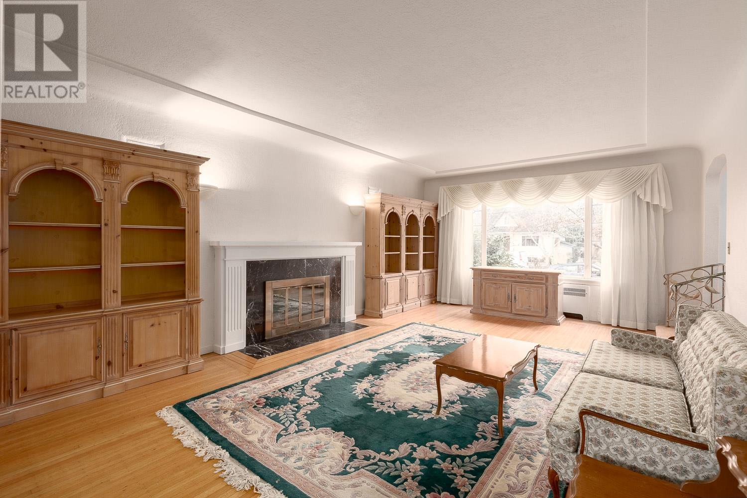 Listing Picture 5 of 35 : 3756 PANDORA STREET, Burnaby / 本拿比 - 魯藝地產 Yvonne Lu Group - MLS Medallion Club Member