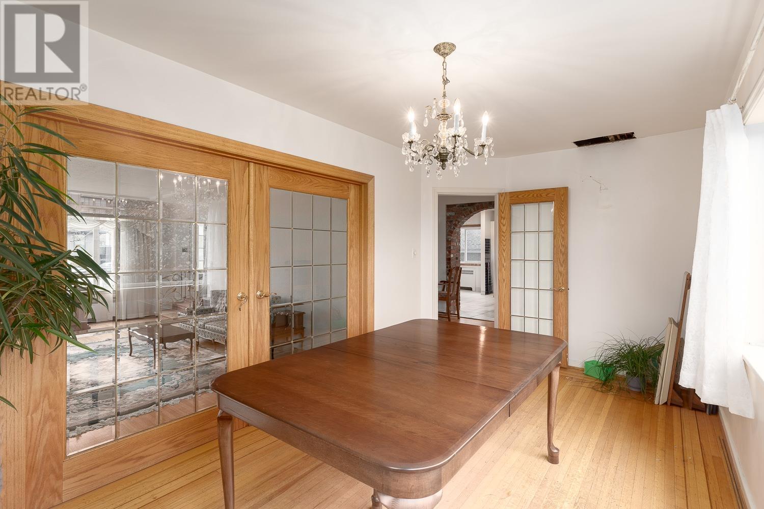 Listing Picture 7 of 35 : 3756 PANDORA STREET, Burnaby / 本拿比 - 魯藝地產 Yvonne Lu Group - MLS Medallion Club Member