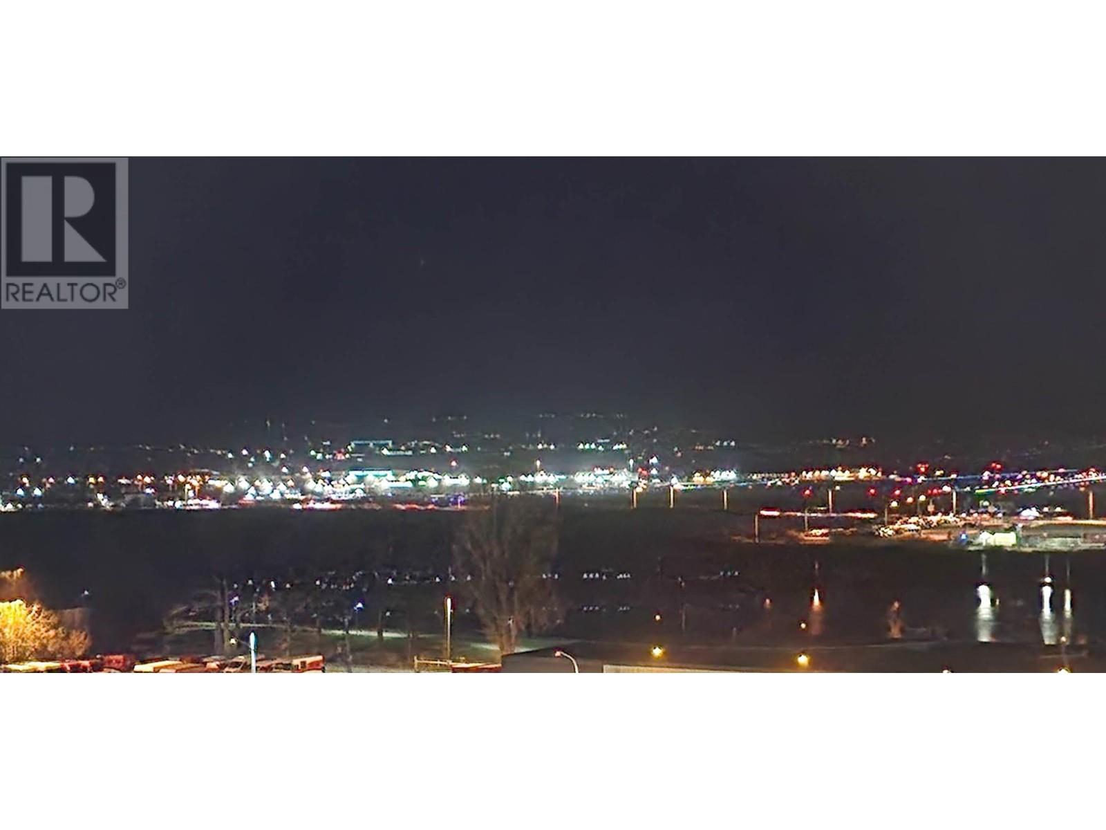 Listing Picture 3 of 3 : 6135 4000 NO. 3 ROAD, Richmond / 烈治文 - 魯藝地產 Yvonne Lu Group - MLS Medallion Club Member