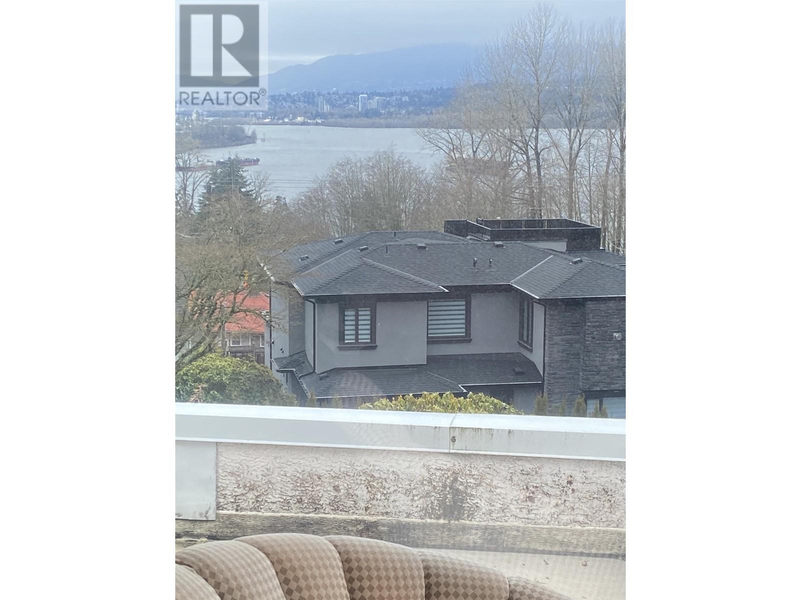 Listing Picture 18 of 25 : 7298 BARNET ROAD, Burnaby / 本拿比 - 魯藝地產 Yvonne Lu Group - MLS Medallion Club Member
