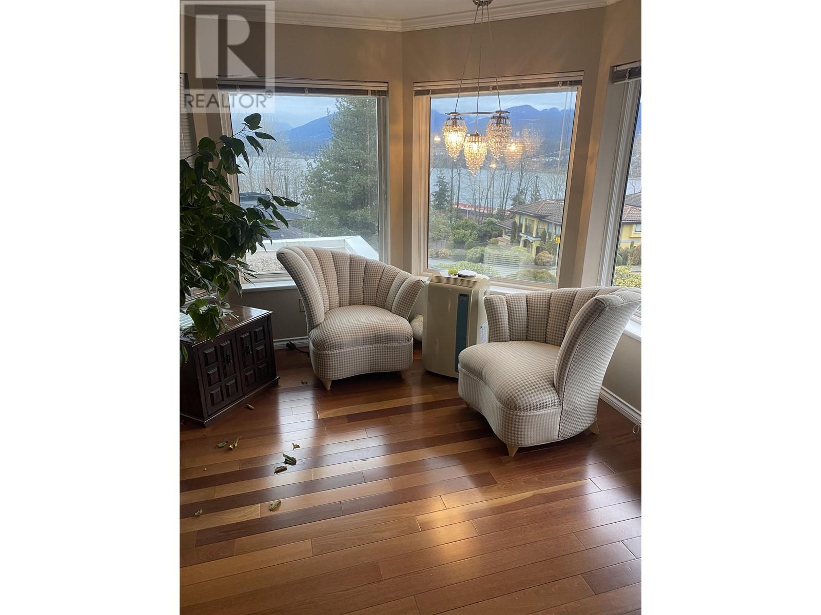 Listing Picture 13 of 25 : 7298 BARNET ROAD, Burnaby / 本拿比 - 魯藝地產 Yvonne Lu Group - MLS Medallion Club Member
