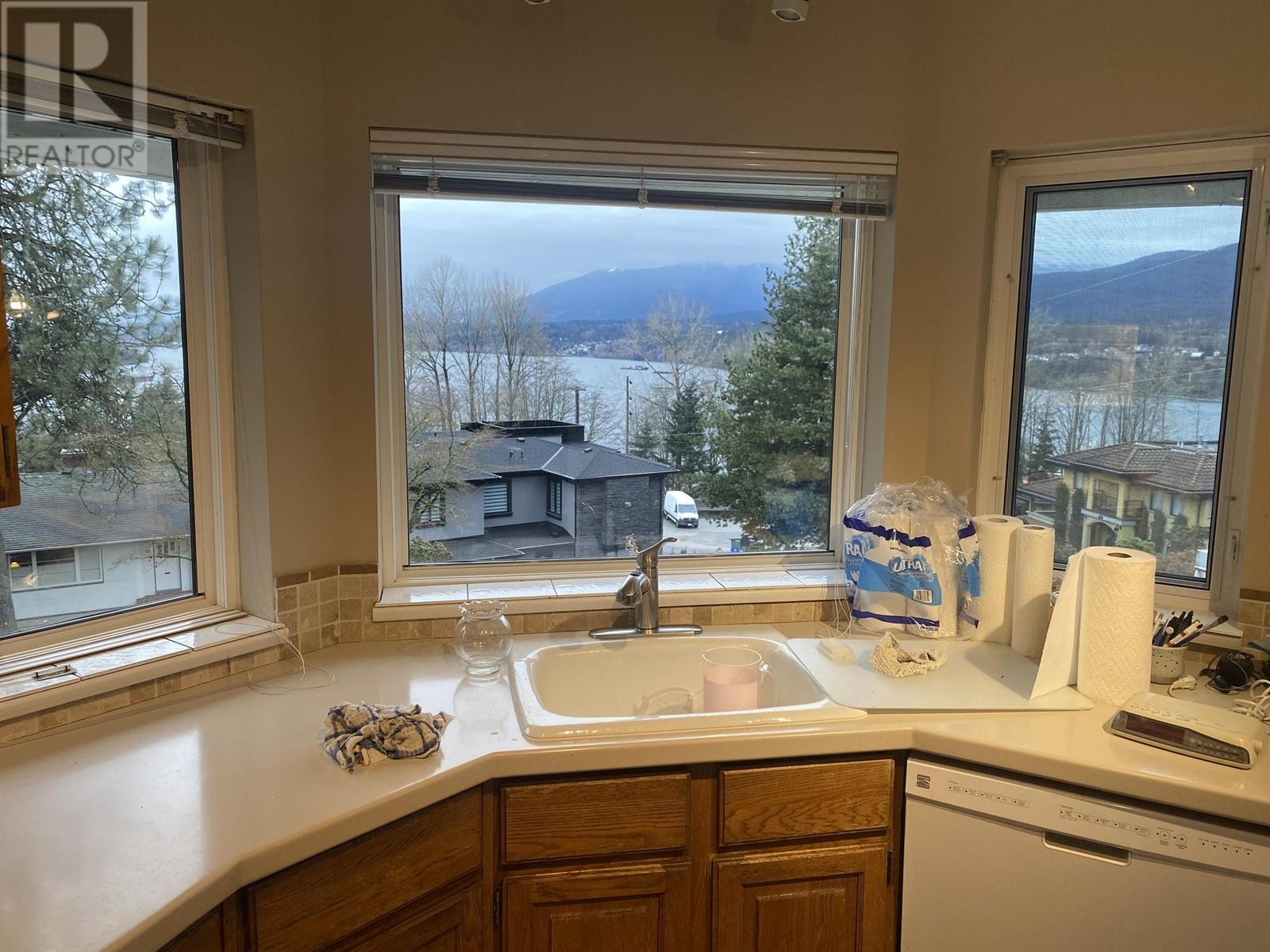 Listing Picture 23 of 25 : 7298 BARNET ROAD, Burnaby / 本拿比 - 魯藝地產 Yvonne Lu Group - MLS Medallion Club Member