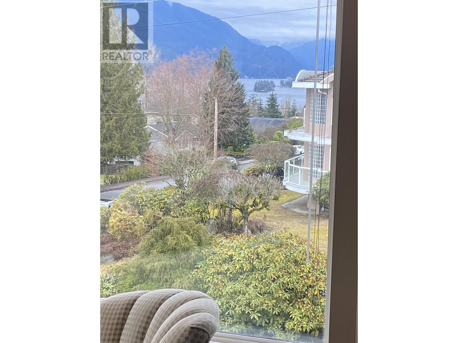 Listing Picture 16 of 25 : 7298 BARNET ROAD, Burnaby / 本拿比 - 魯藝地產 Yvonne Lu Group - MLS Medallion Club Member