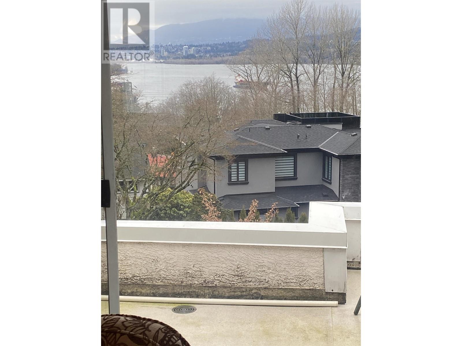 Listing Picture 19 of 25 : 7298 BARNET ROAD, Burnaby / 本拿比 - 魯藝地產 Yvonne Lu Group - MLS Medallion Club Member