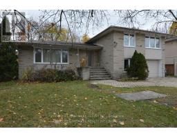 33 HAWKSBURY DRIVE, Toronto, Ontario