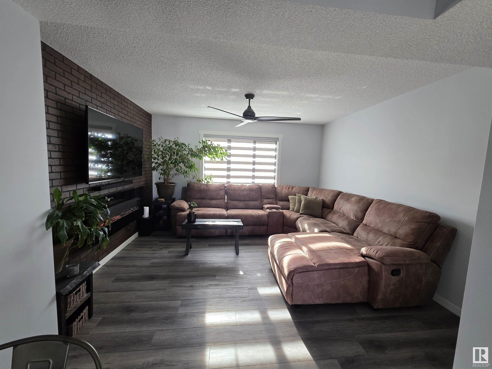 Property at 19649 28 AV NW image 5