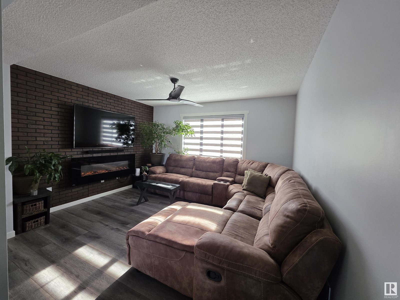 Property at 19649 28 AV NW image 4