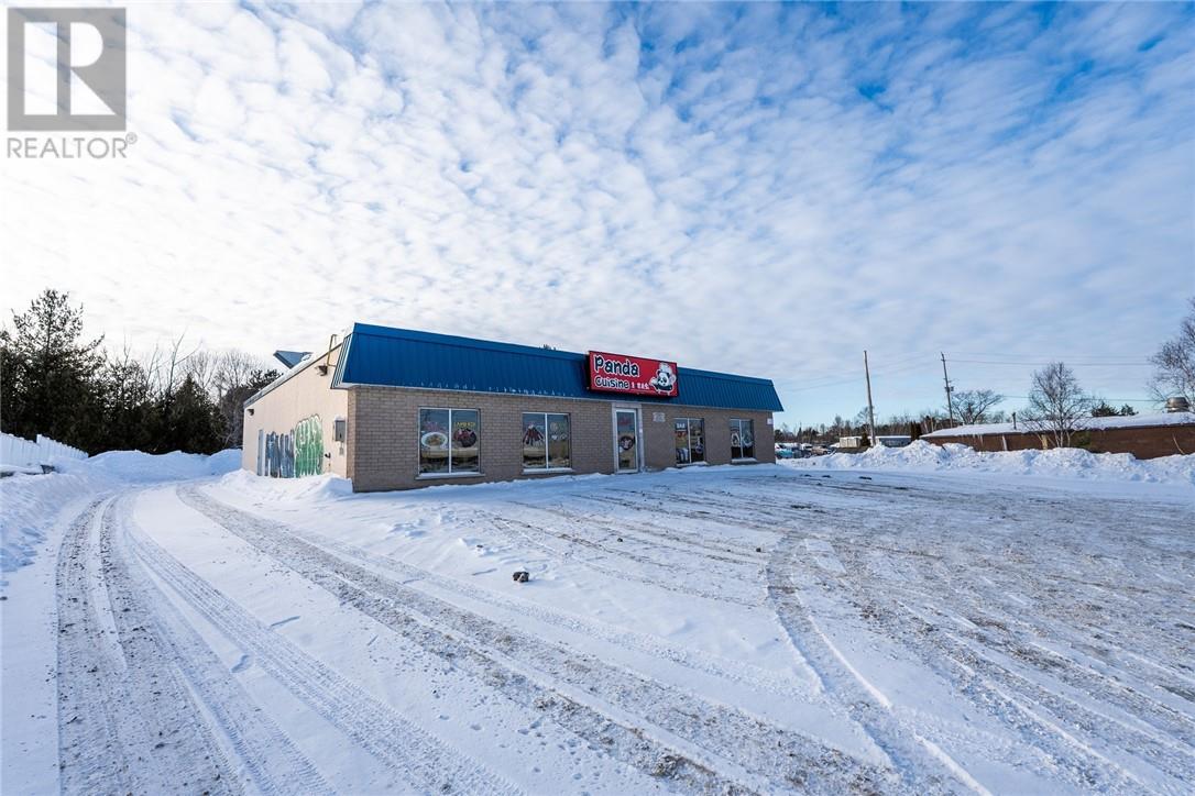 Property at 2121 Long Lake Road image 3