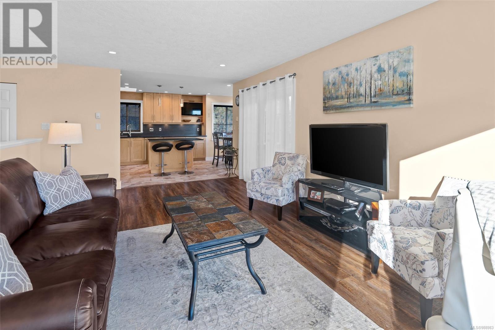 Property at 2340 Henlyn Dr image 4