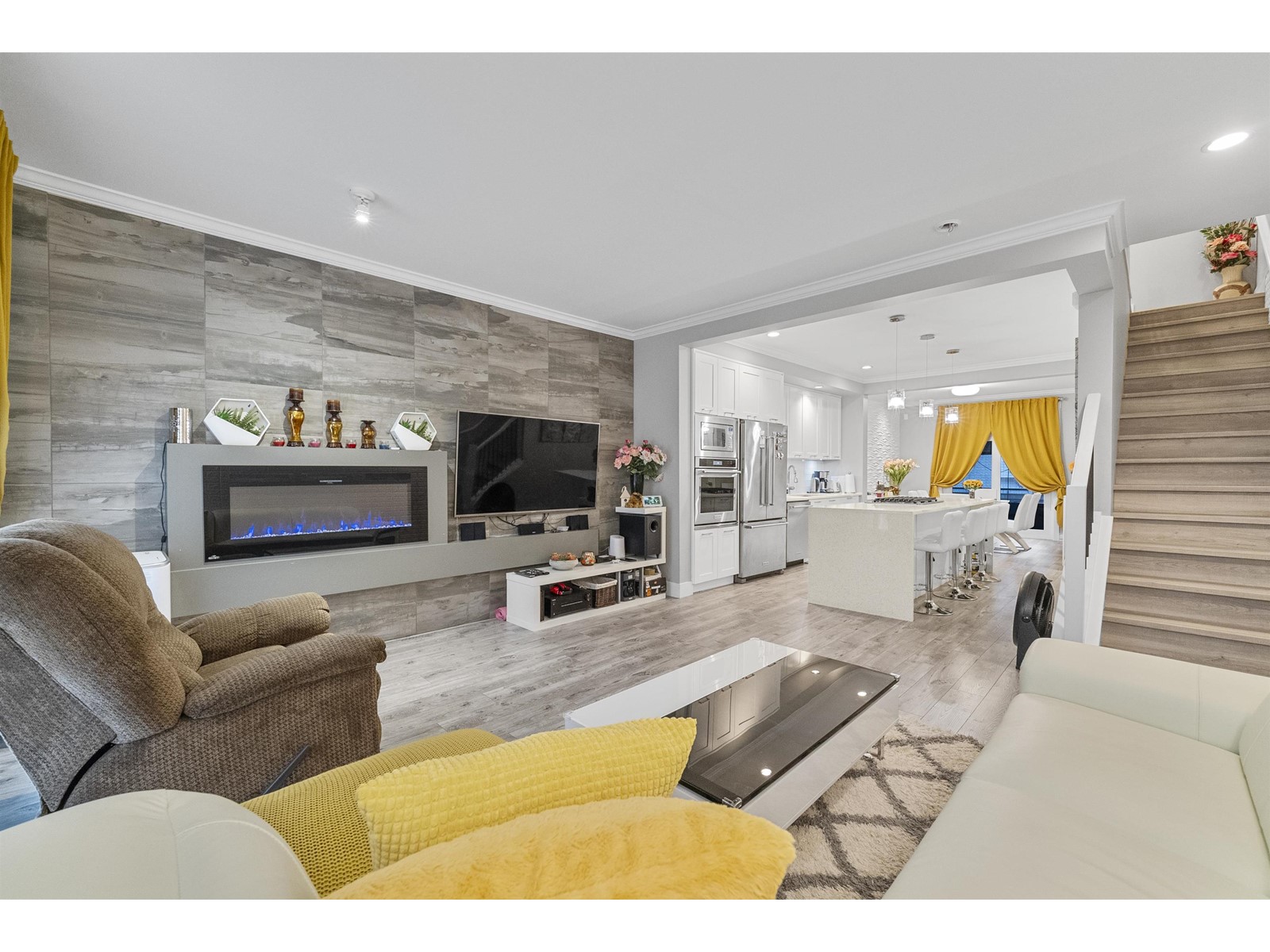 Property at 17 16488 64 AVENUE image 3