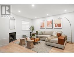 28 888 W 16TH STREET, North Vancouver, British Columbia