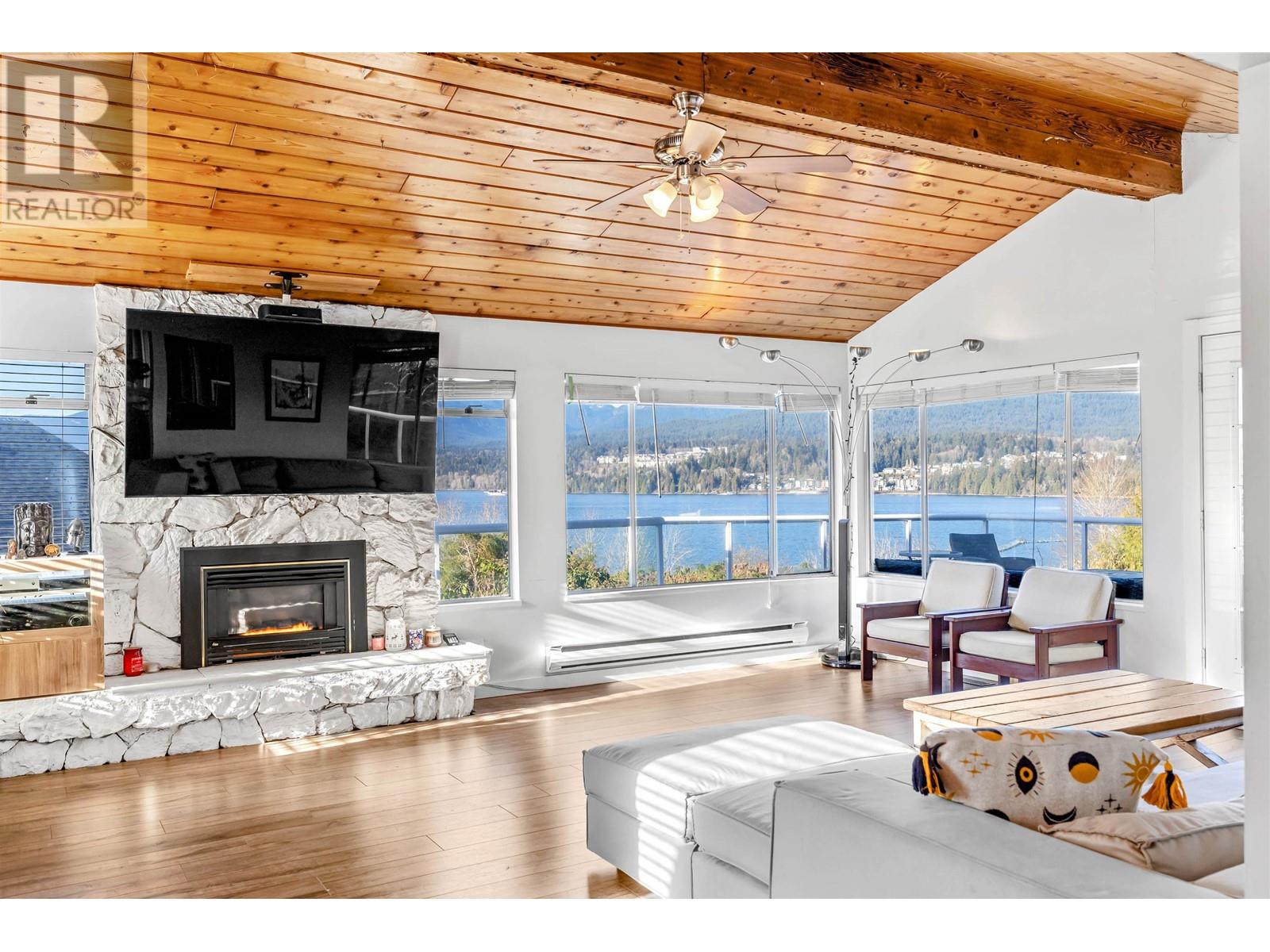Property at 452 NORTHCLIFFE CRESCENT image 5