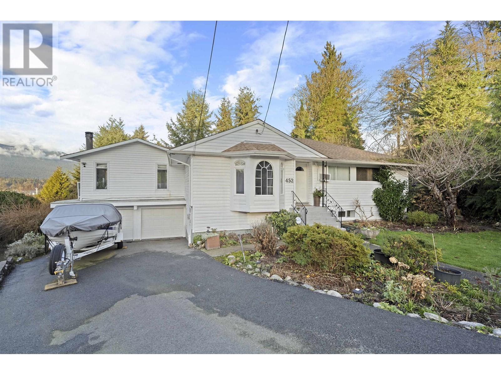 Property at 452 NORTHCLIFFE CRESCENT image 2