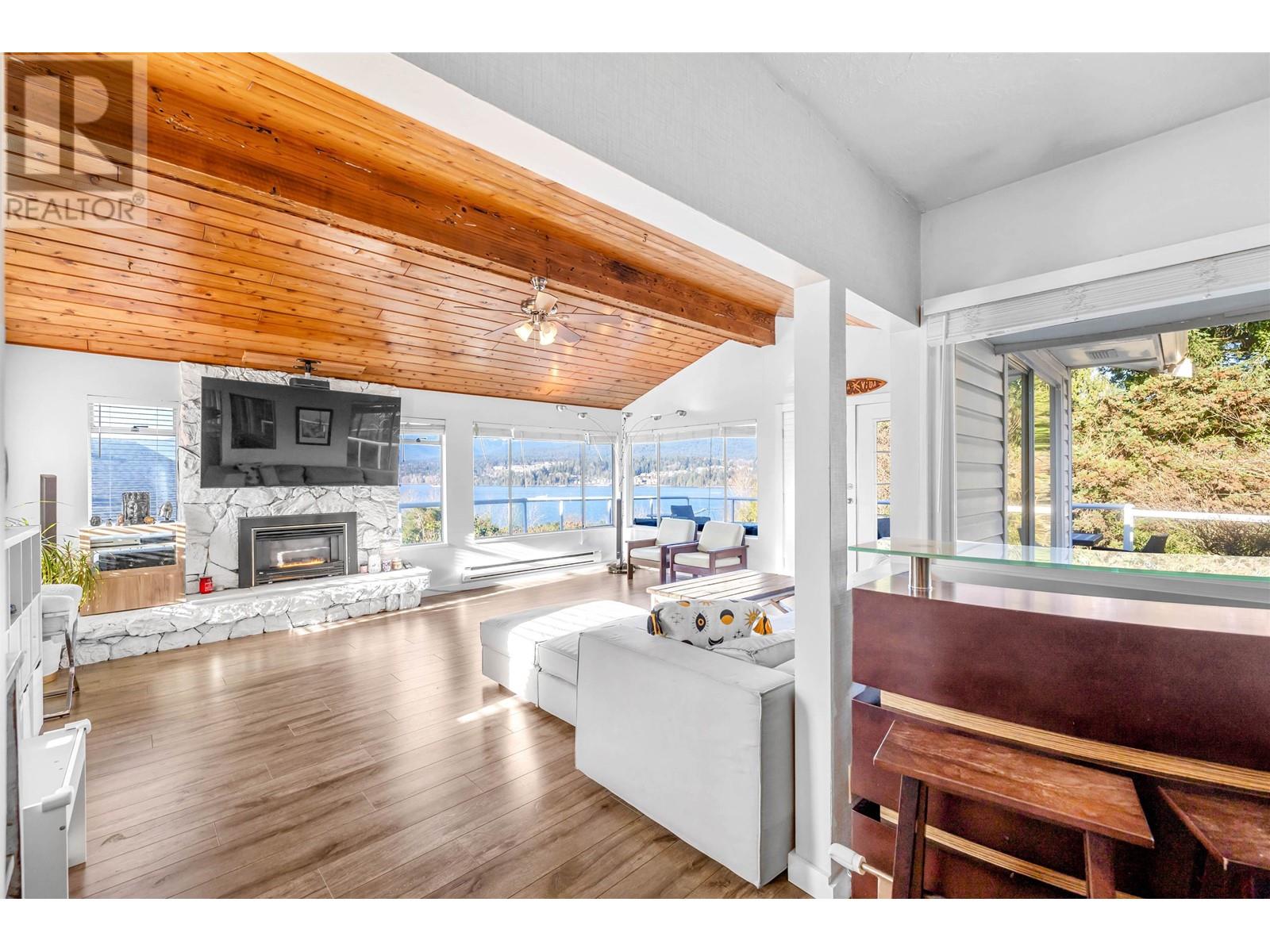 Property at 452 NORTHCLIFFE CRESCENT image 3