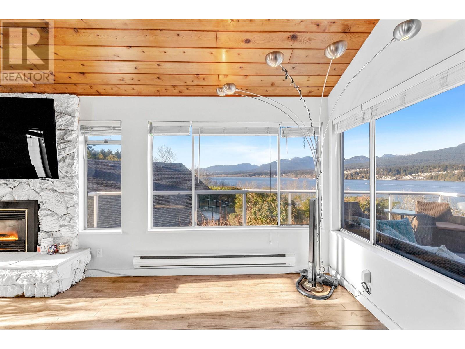 452 Northcliffe Crescent, Burnaby, British Columbia  V5A 1A1 - Photo 8 - R2969627