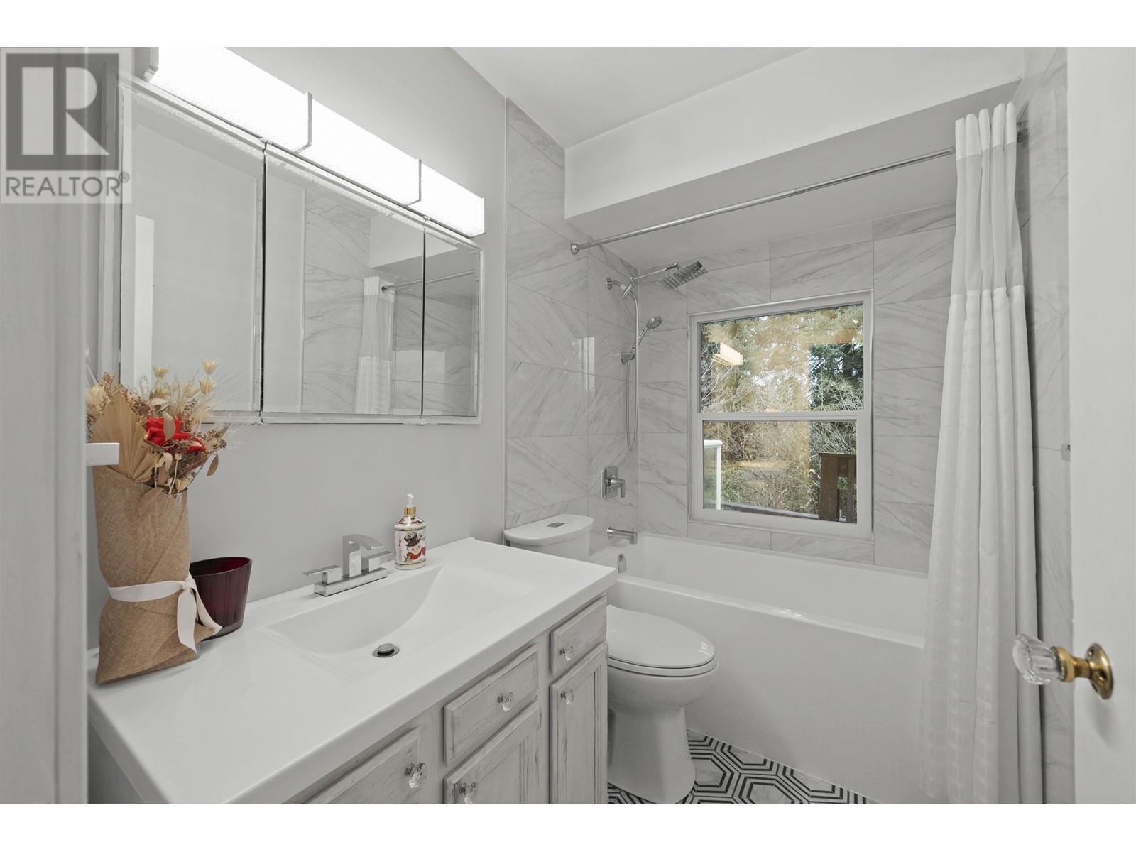 452 Northcliffe Crescent, Burnaby, British Columbia  V5A 1A1 - Photo 18 - R2969627