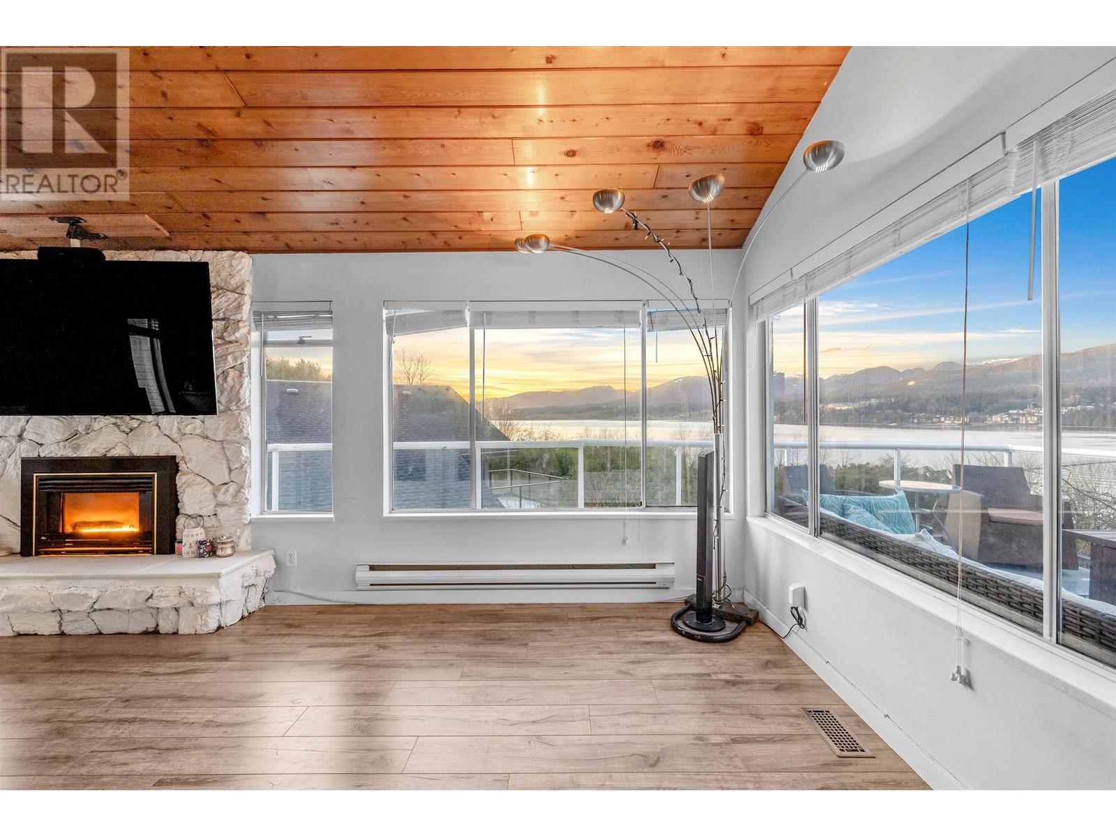 452 Northcliffe Crescent, Burnaby, British Columbia  V5A 1A1 - Photo 9 - R2969627