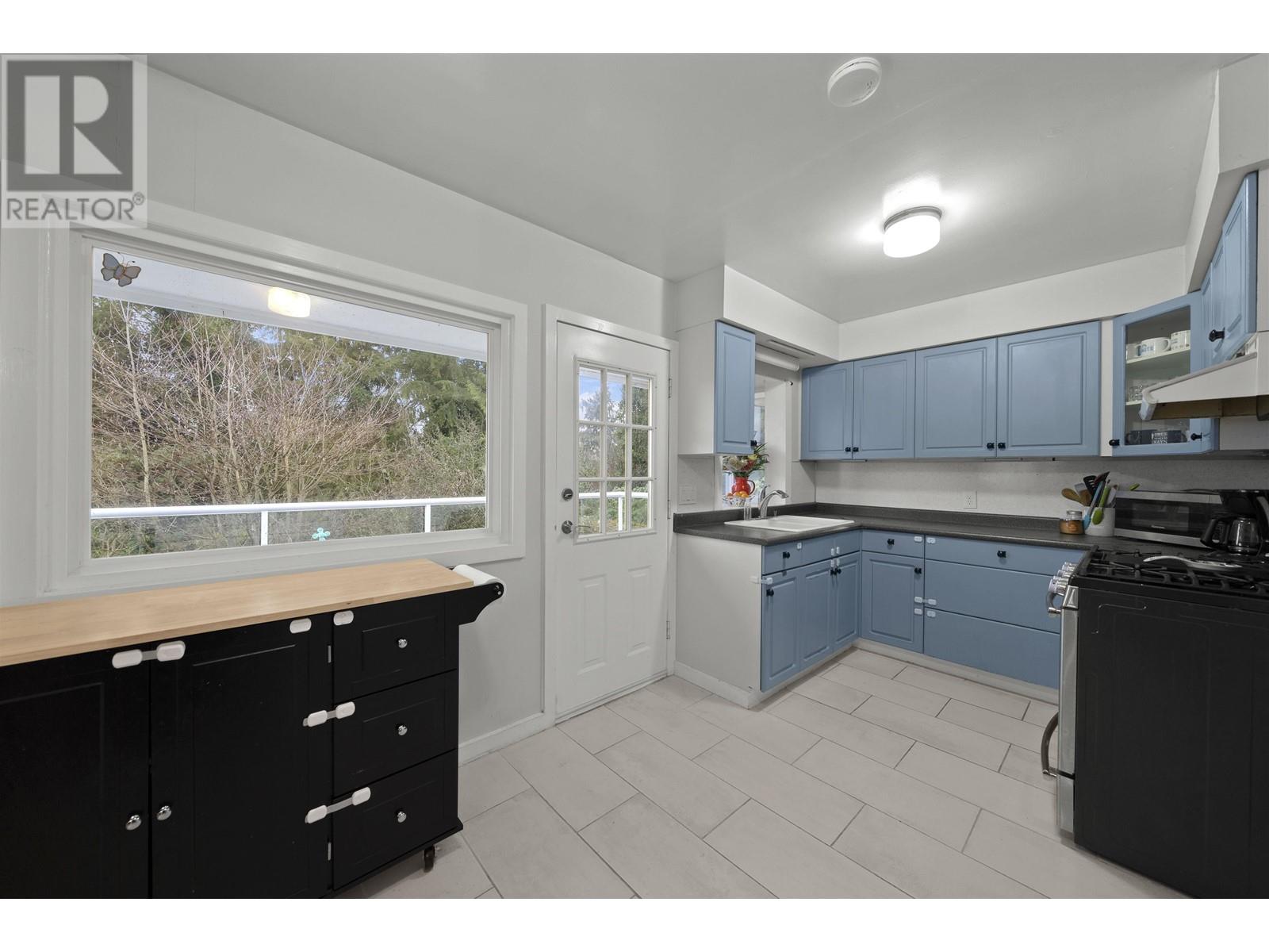 452 Northcliffe Crescent, Burnaby, British Columbia  V5A 1A1 - Photo 14 - R2969627