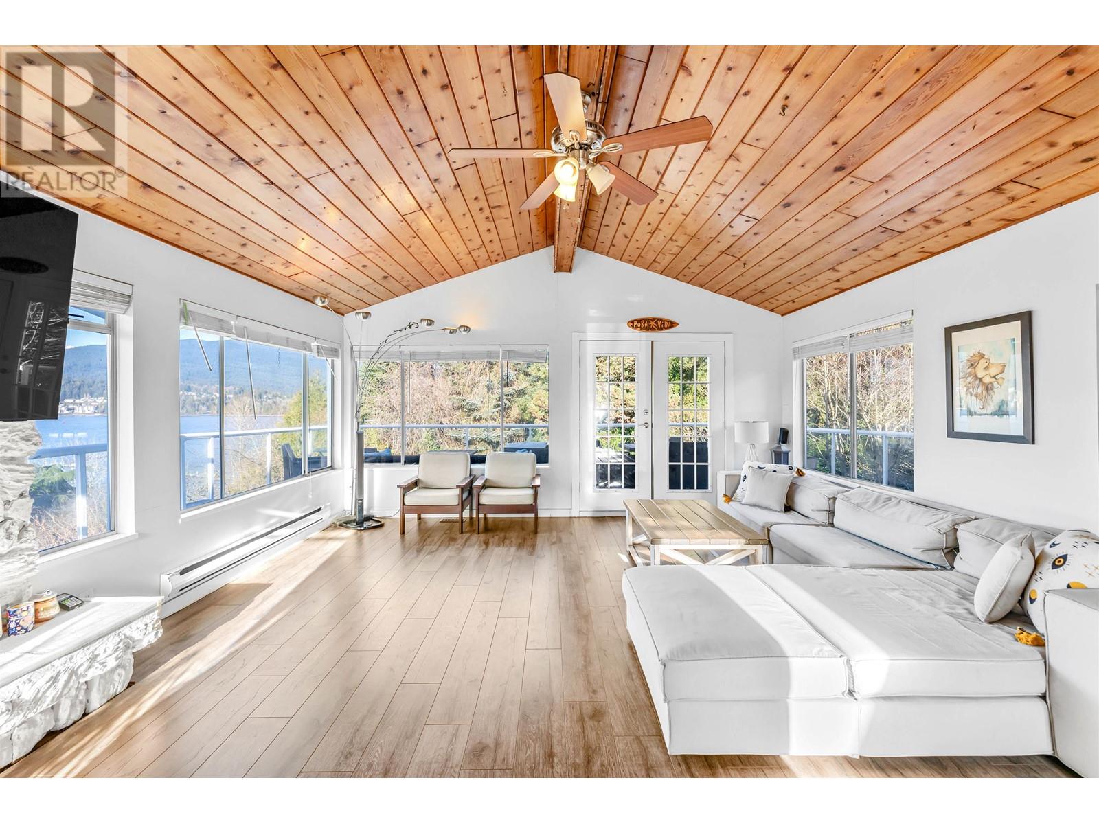 452 Northcliffe Crescent, Burnaby, British Columbia  V5A 1A1 - Photo 4 - R2969627