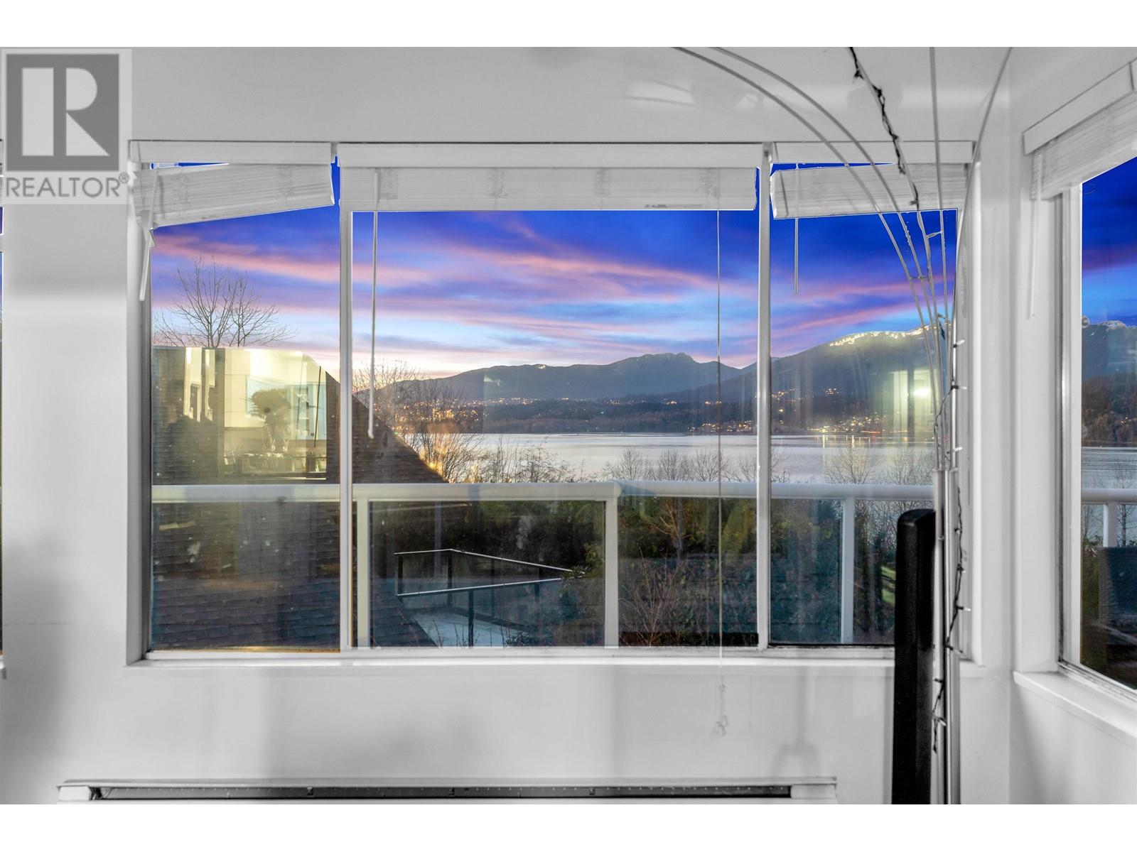 452 Northcliffe Crescent, Burnaby, British Columbia  V5A 1A1 - Photo 11 - R2969627