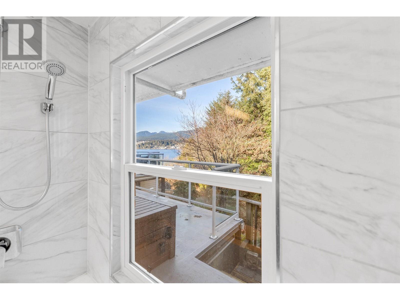 452 Northcliffe Crescent, Burnaby, British Columbia  V5A 1A1 - Photo 19 - R2969627
