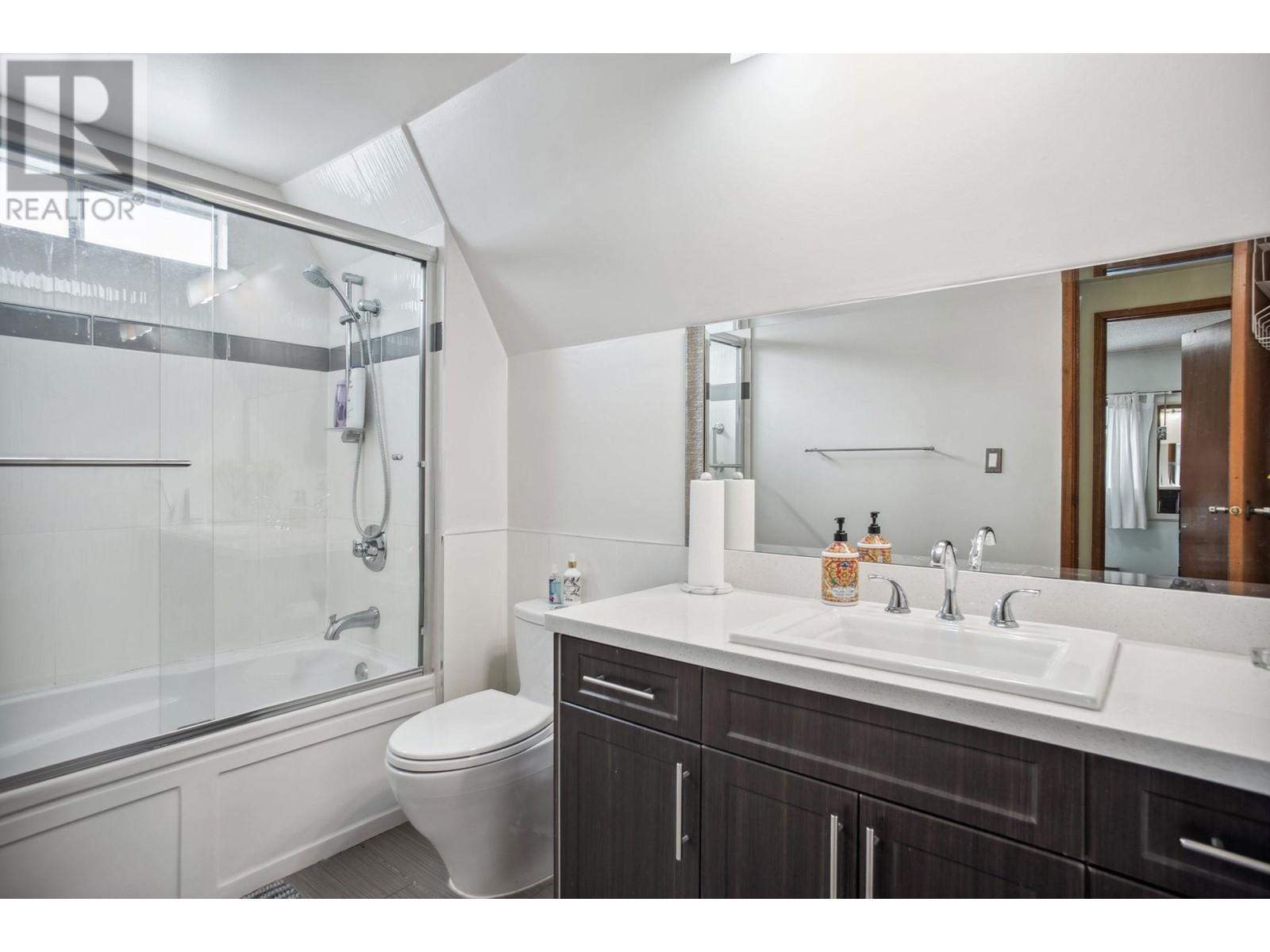 Listing Picture 24 of 38 : 6591 SWIFT AVENUE, Richmond / 烈治文 - 魯藝地產 Yvonne Lu Group - MLS Medallion Club Member