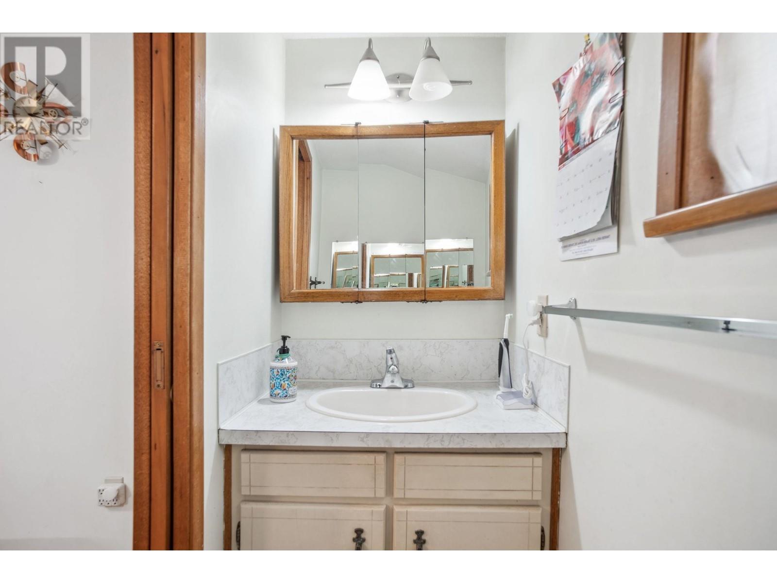 Listing Picture 21 of 38 : 6591 SWIFT AVENUE, Richmond / 烈治文 - 魯藝地產 Yvonne Lu Group - MLS Medallion Club Member