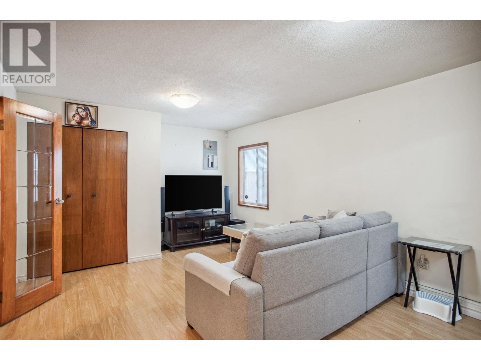 Listing Picture 27 of 38 : 6591 SWIFT AVENUE, Richmond / 烈治文 - 魯藝地產 Yvonne Lu Group - MLS Medallion Club Member