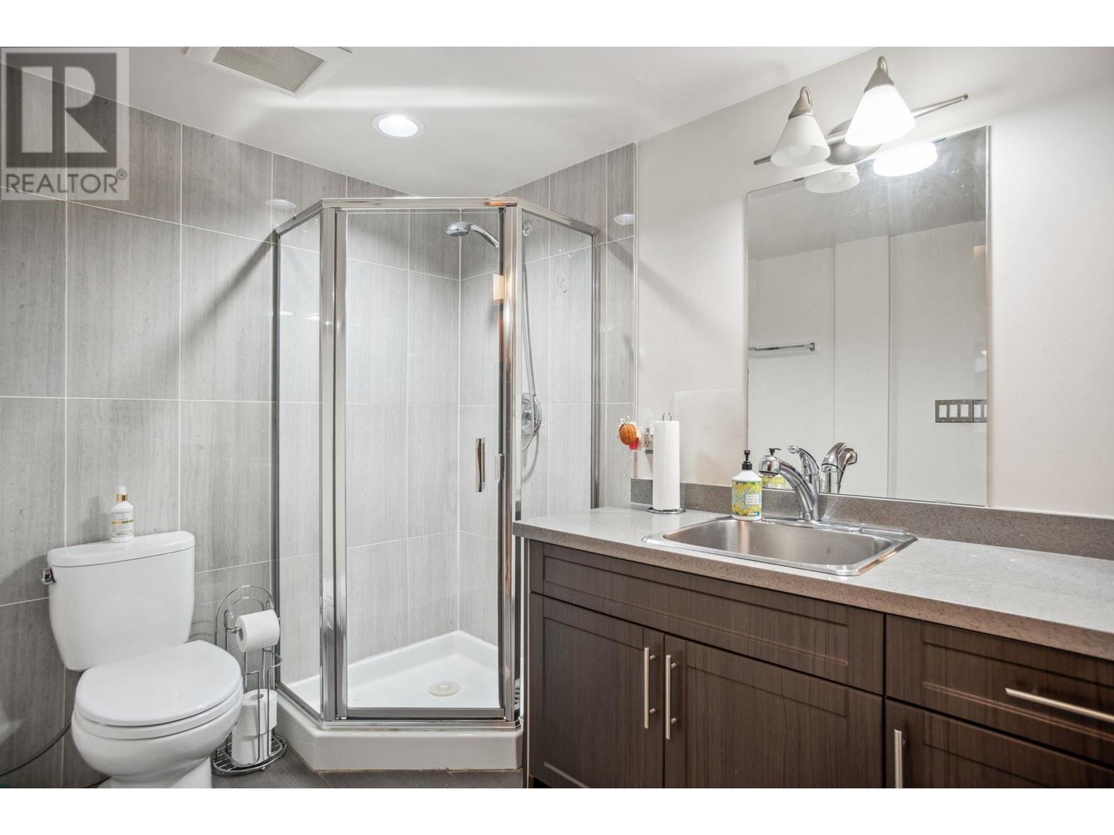 Listing Picture 26 of 38 : 6591 SWIFT AVENUE, Richmond / 烈治文 - 魯藝地產 Yvonne Lu Group - MLS Medallion Club Member