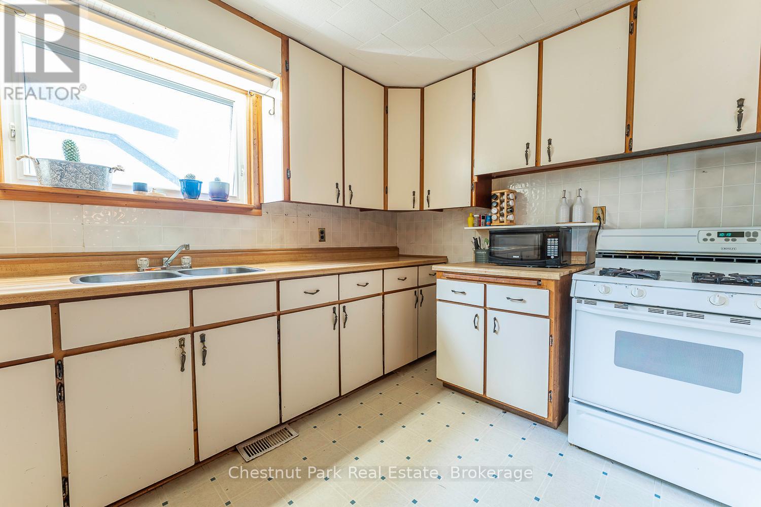 1570 9th Avenue E, Owen Sound, Ontario  N4K 3G3 - Photo 9 - X11937903