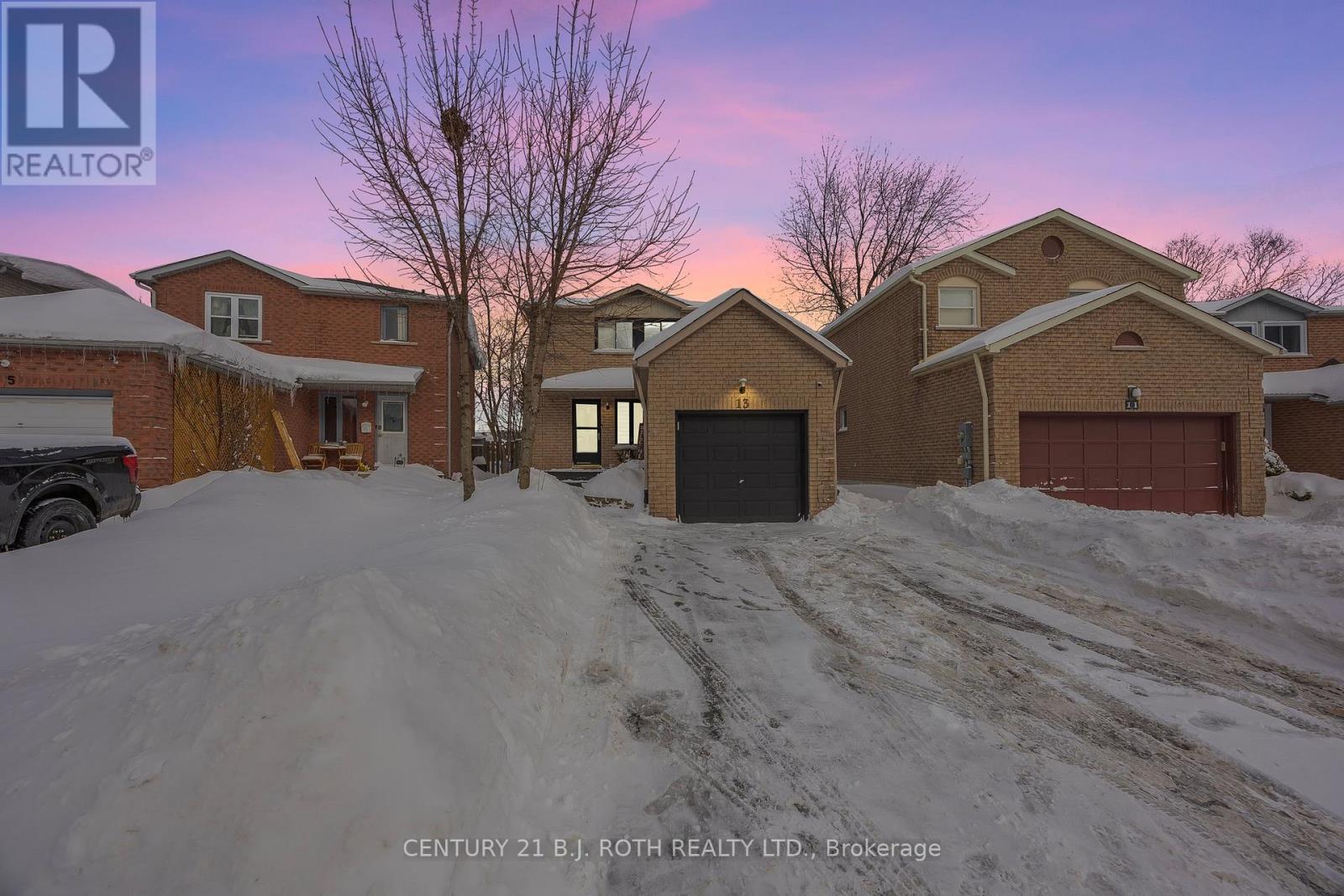 13 WALLACE DRIVE, Barrie, Ontario