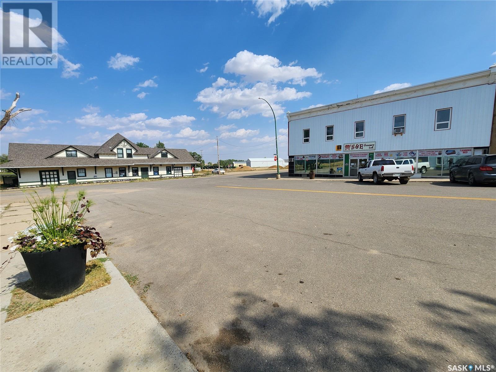 103 Main Street, Radville, Saskatchewan  S0C 2G0 - Photo 3 - SK981143