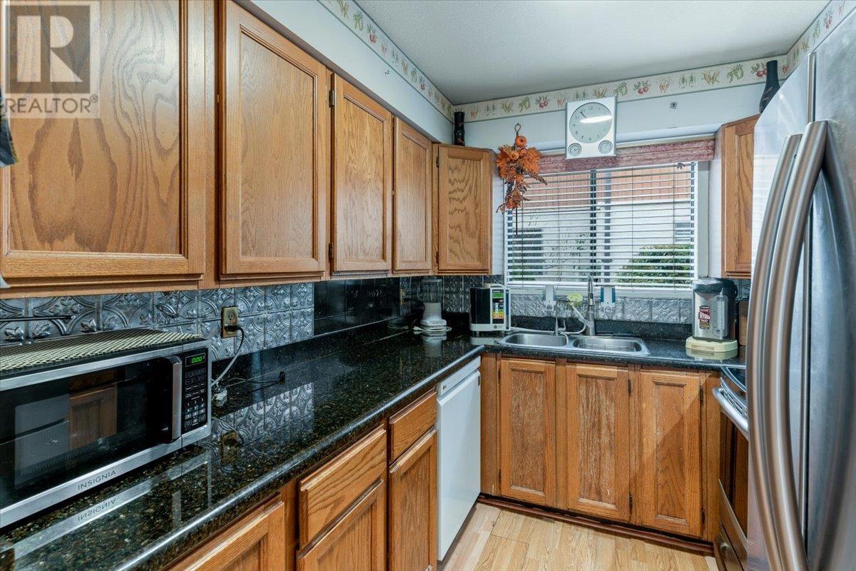 Listing Picture 11 of 25 : 11 8451 COOK ROAD, Richmond / 烈治文 - 魯藝地產 Yvonne Lu Group - MLS Medallion Club Member