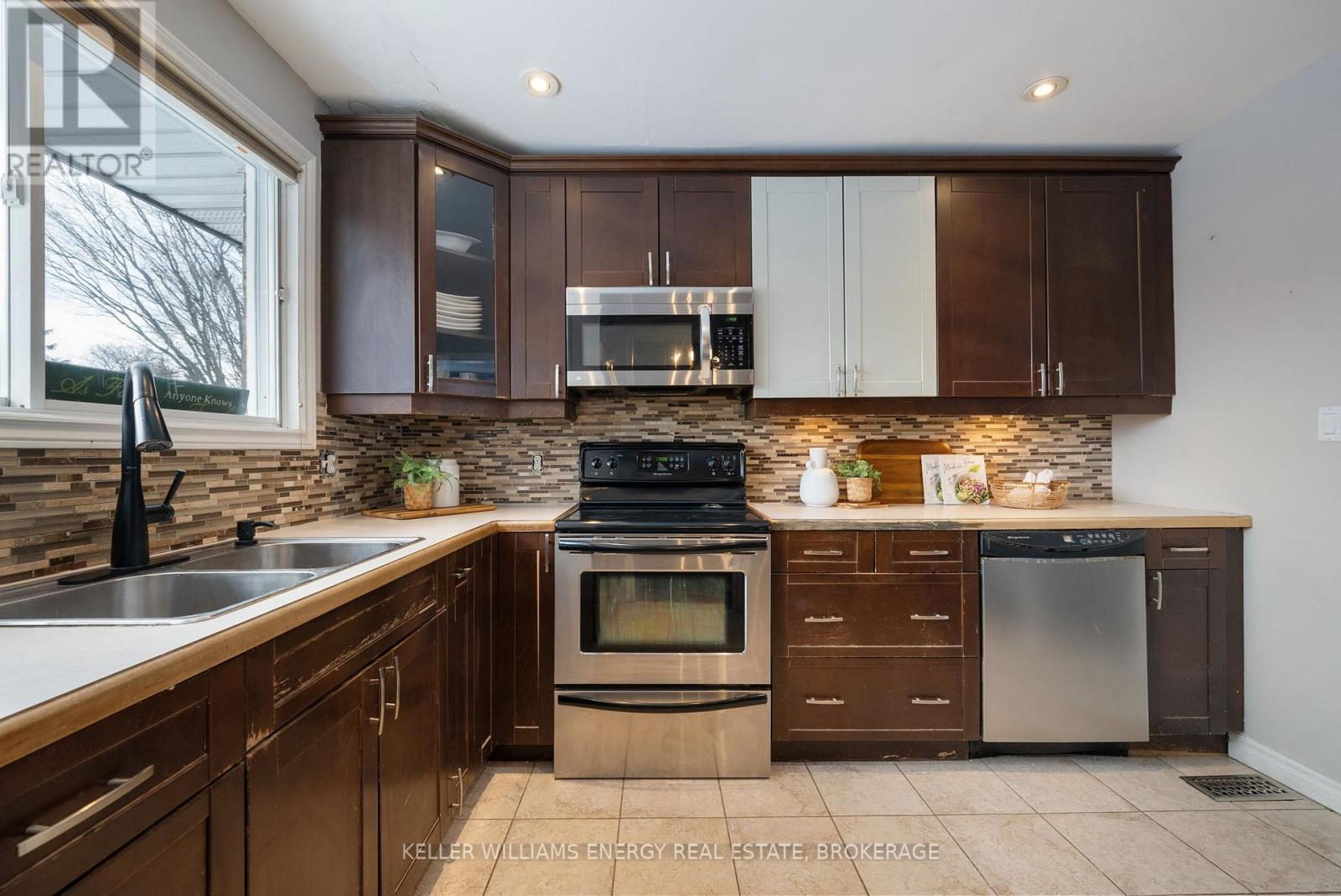 860 Carnaby Crescent, Oshawa (Centennial), Ontario  L1G 2Y8 - Photo 10 - E11981779