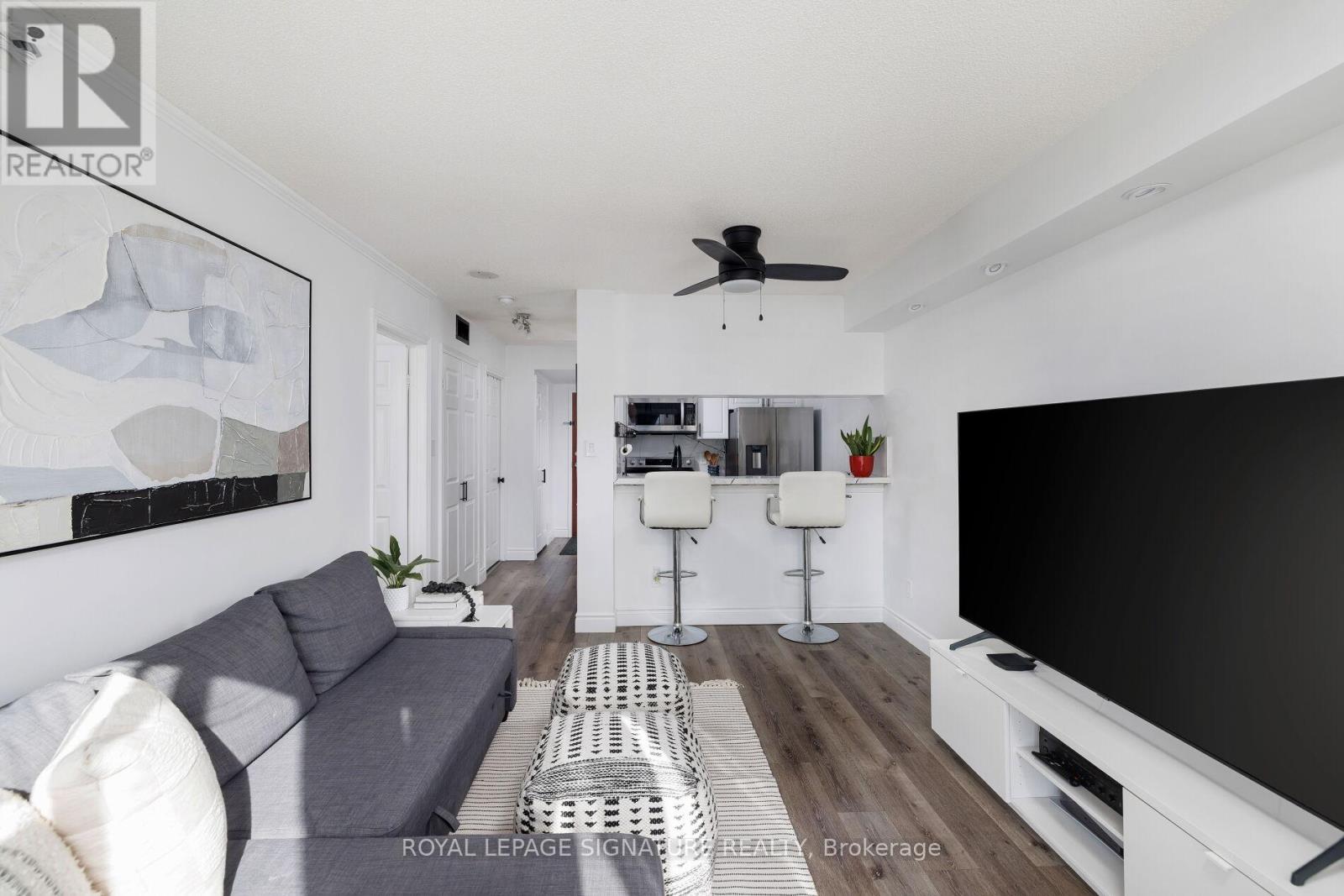 Property at 909 - 880 DUNDAS STREET W image 3