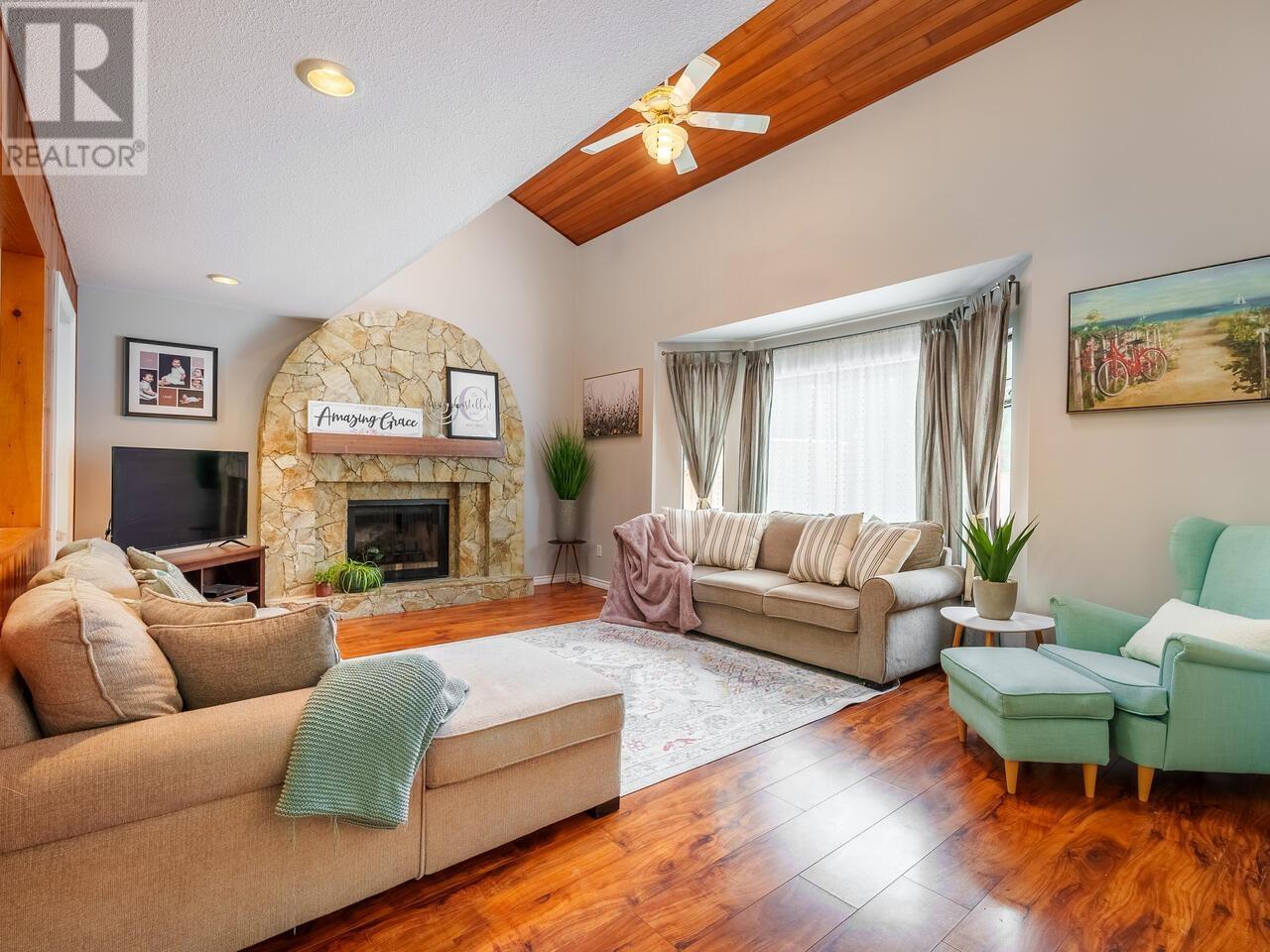 Property at 1042 VICTORIA DRIVE image 1