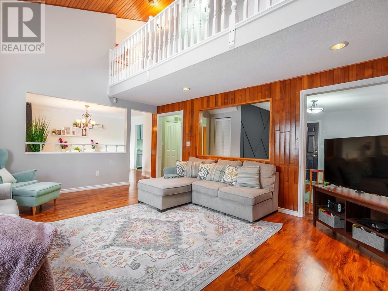 Property at 1042 VICTORIA DRIVE image 2